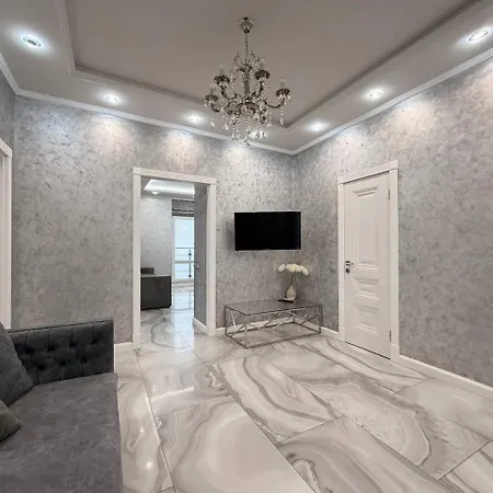 16 Kamanina 2-bedrooms * 敖德萨