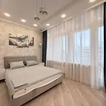 16 Kamanina 2-bedrooms * 오데사