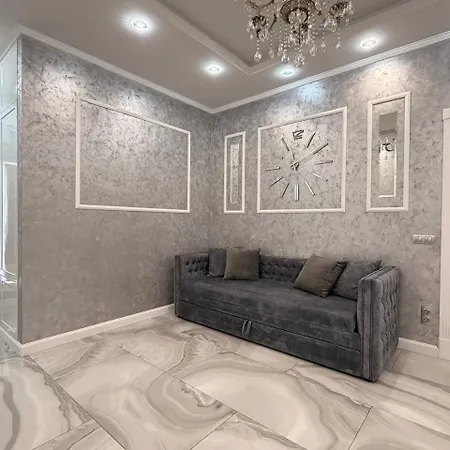 16 Kamanina 2-bedrooms 오데사
