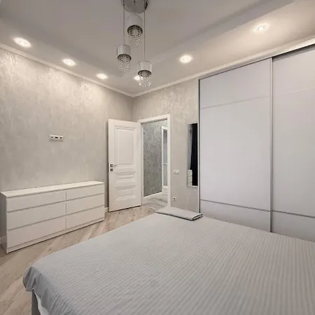 16 Kamanina 2-bedrooms * Odesa
